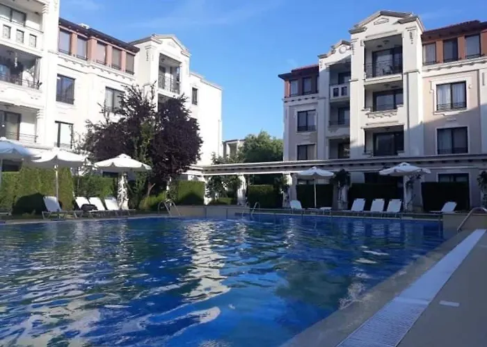 в намиращ се на прекрасният плаж каваци * Sozopol