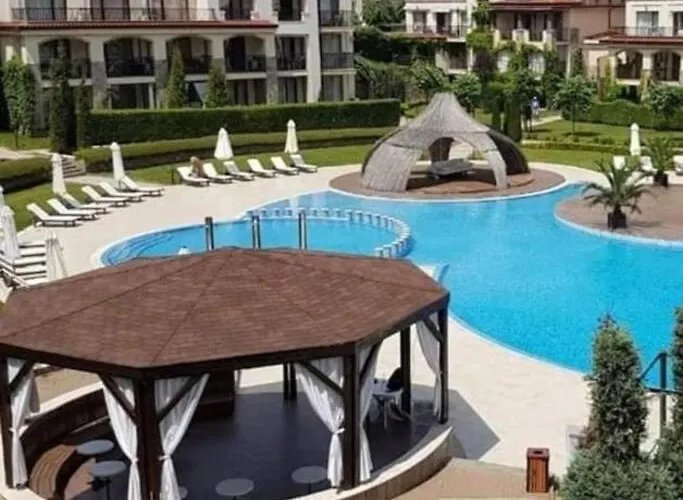 в намиращ се на прекрасният плаж каваци * Sozopol